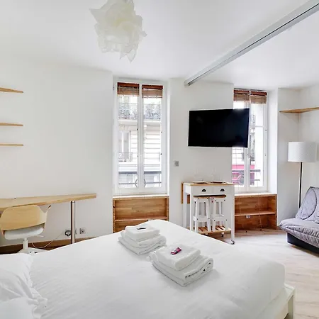 Air-conditioned Aprt 1bdr 3p - Republique Holiday home *